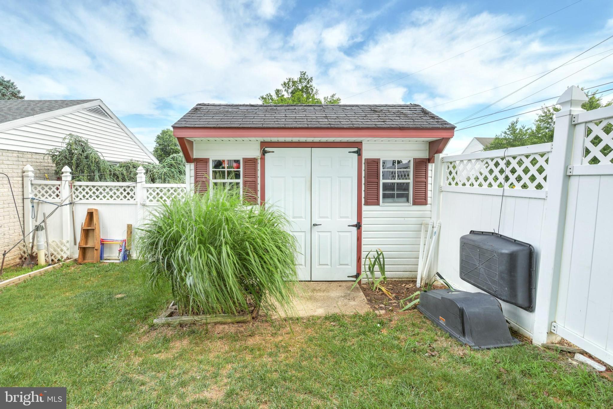 LAKE WILLIAMS - Residential