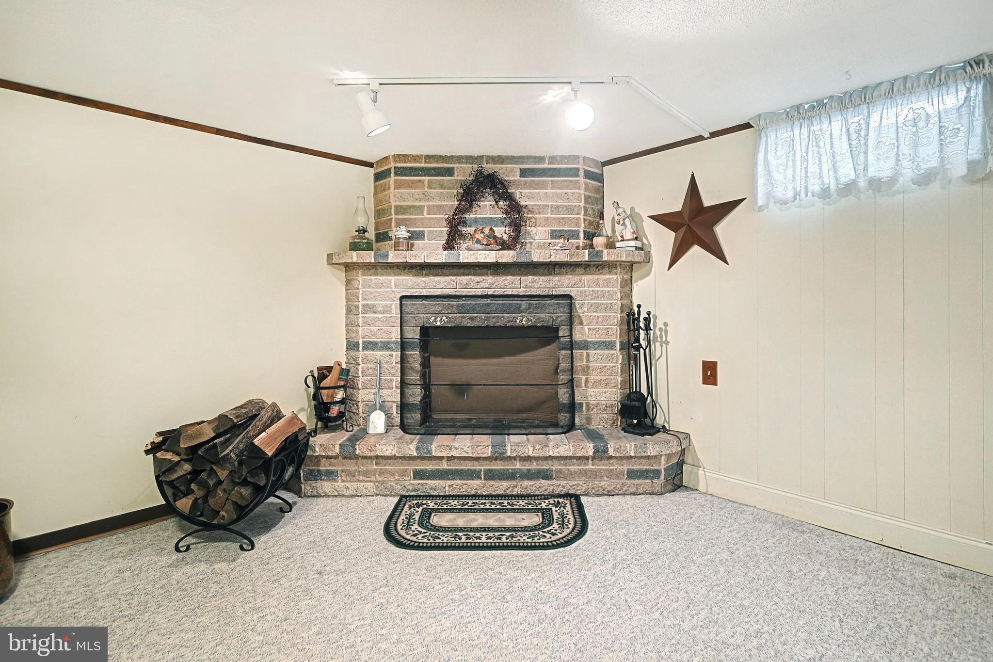 LAKE WILLIAMS - Residential