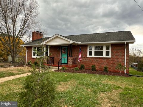201 WOODLAND AVENUE LURAY VA 22835