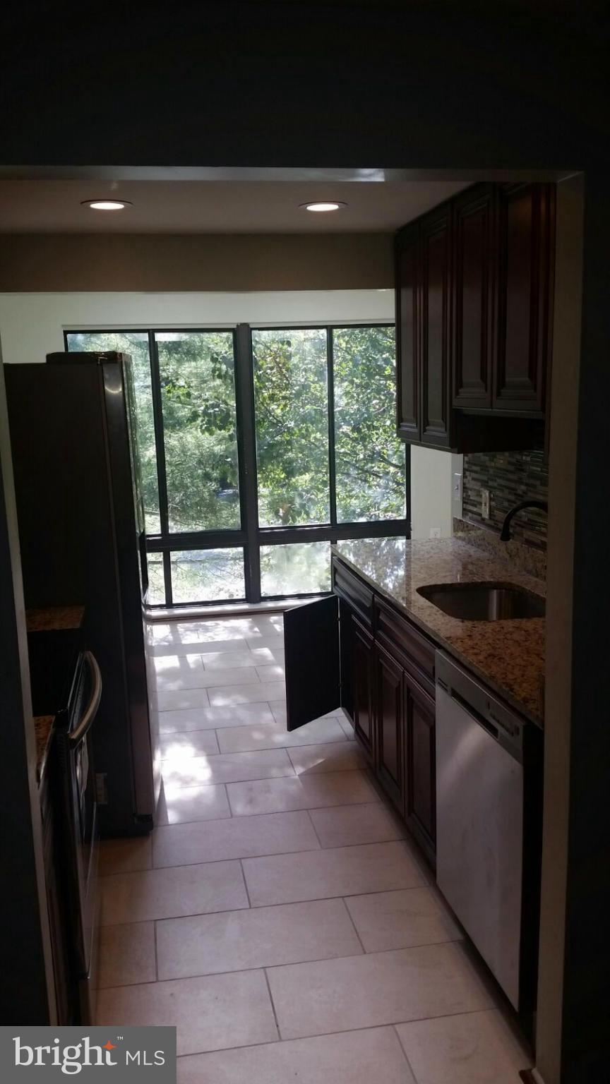FULLY REMODELED TOP TO BOTTOM FRESH PAINT AND FULLY REMODELED 2 BRS & 2 BATHROOMS. KITCHEN WITH NEW SOLID CABINETS, BACK SPLASH, HIGH END GRANITE AND COUNTER TOPS. STAINLESS STEEL APPLIANCES, FEELS LIKE BRAND NEW HOME. LAMINATED HARDWOOD THRU OUT BEDROOMS, DINING,FAMILY ROOM AND TILES IN KITCHEN. COME VISIT THIS BEAUTIFUL CONDO. SCHEDULE ONLINE FOR COMBO