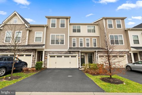 Townhouse For Sale - 326 Redbud Lane<br/> KENNETT SQUARE, PA 19348