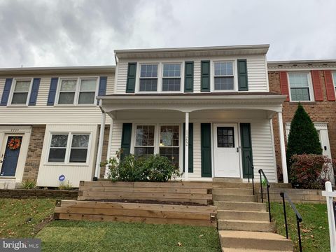Townhouse For Rent - 8262 Vernon Street<br/> MANASSAS, VA 20109