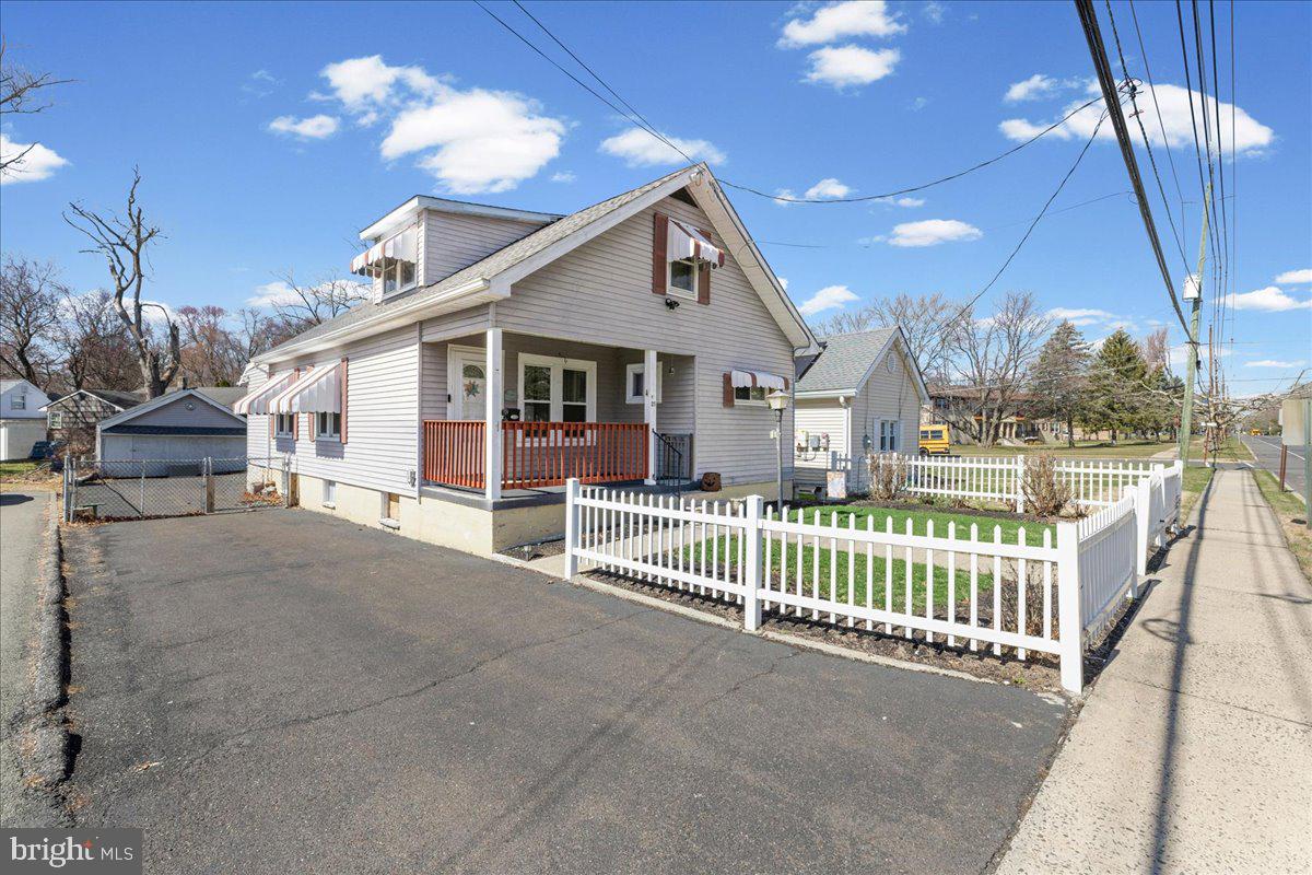 21 BUTTONWOOD DRIVE