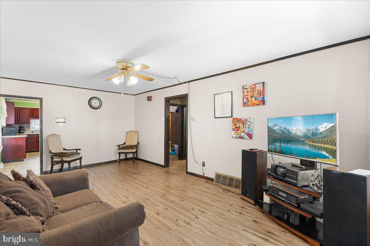 21 BUTTONWOOD DRIVE