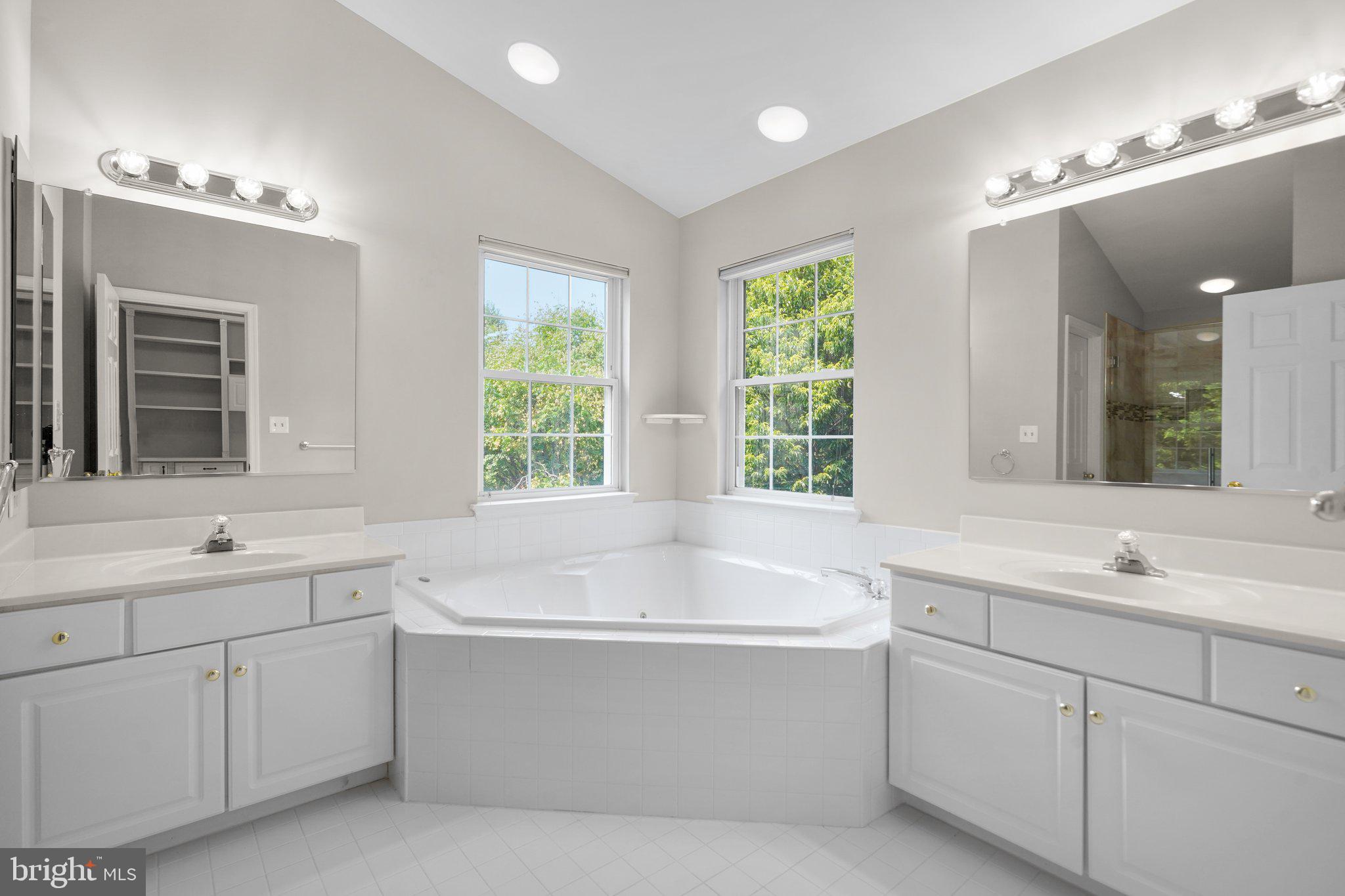 KINGSVIEW VILLAGE - Residential