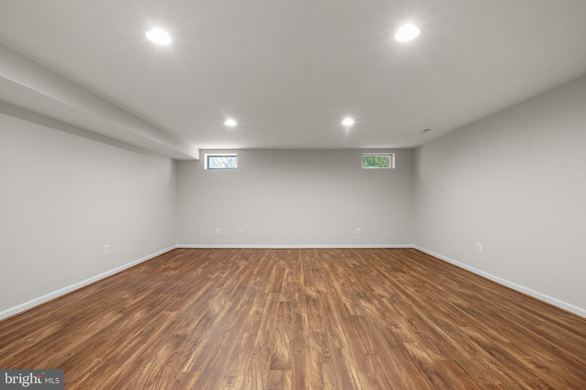 KINGSVIEW VILLAGE - Residential