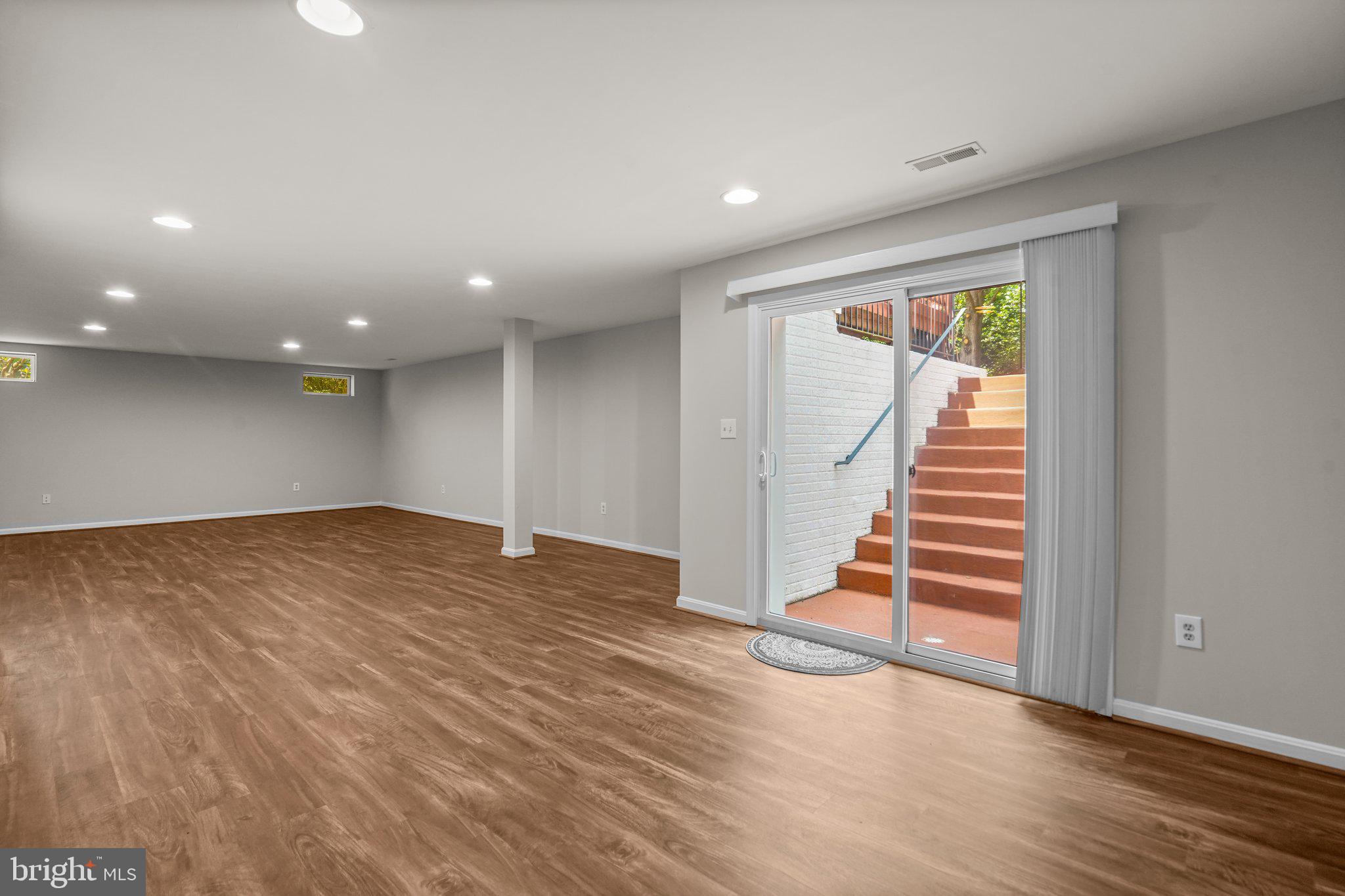 KINGSVIEW VILLAGE - Residential