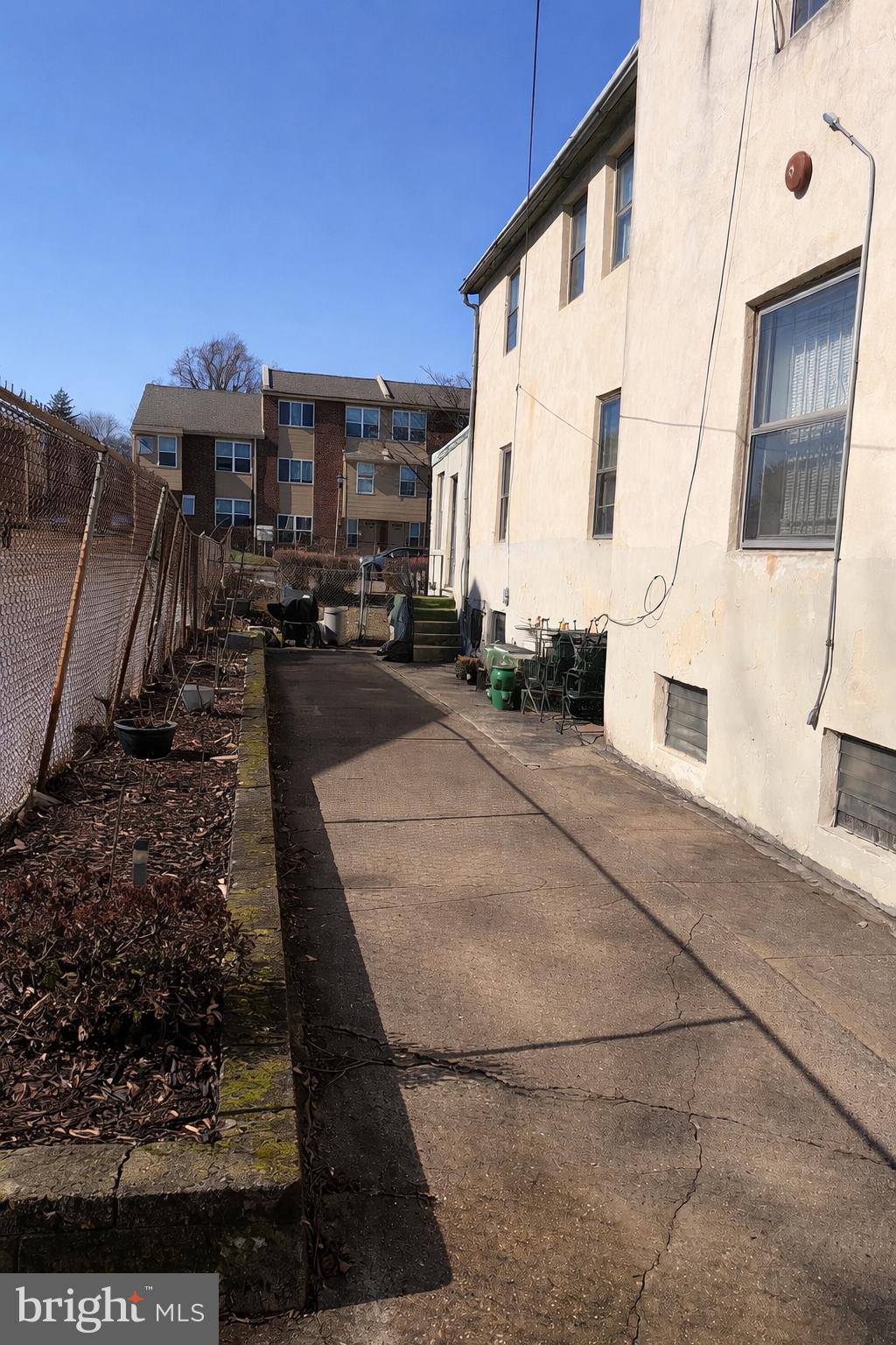 289 E COLLOM STREET 91