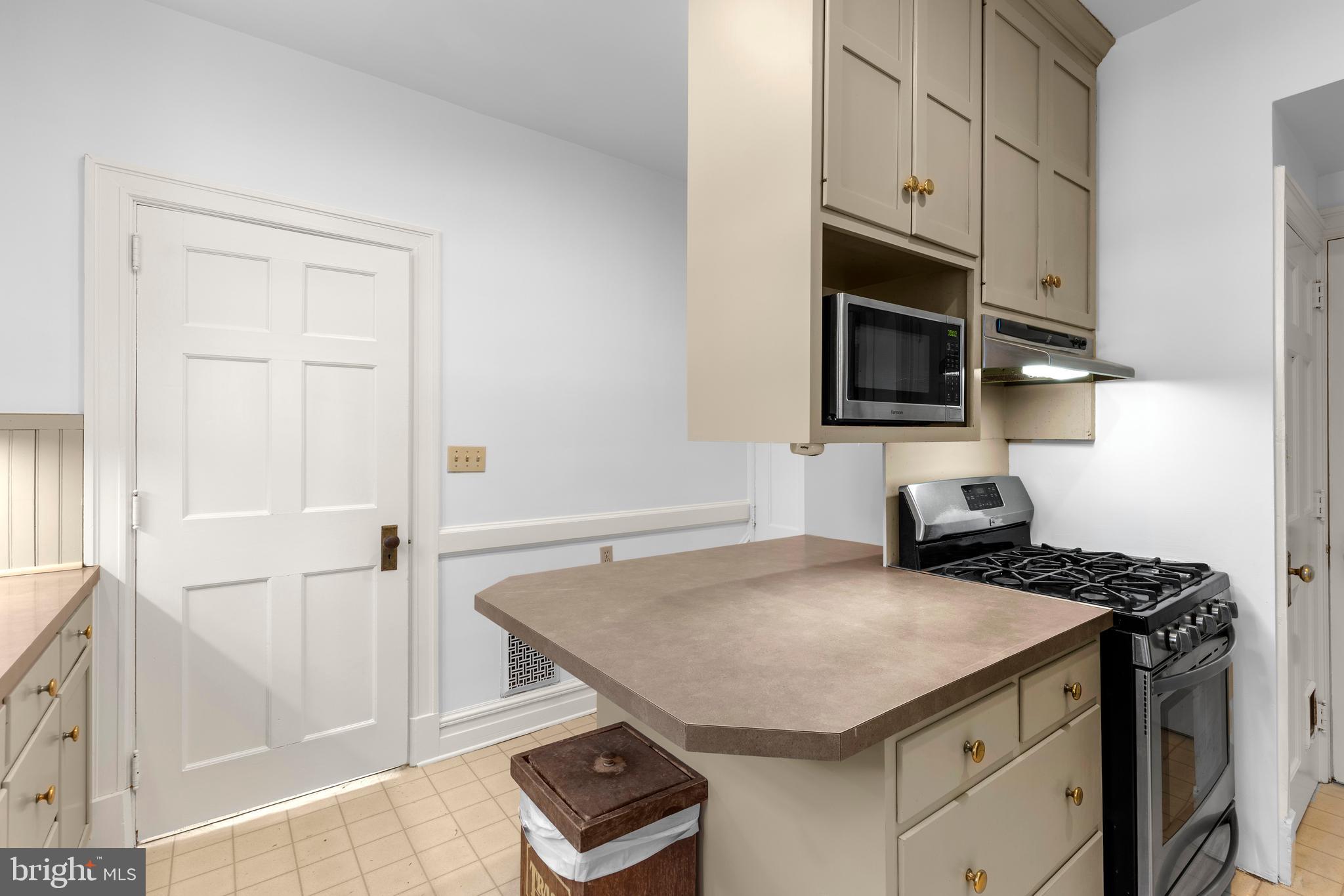 SCHOOL LANE HILLS - Residential