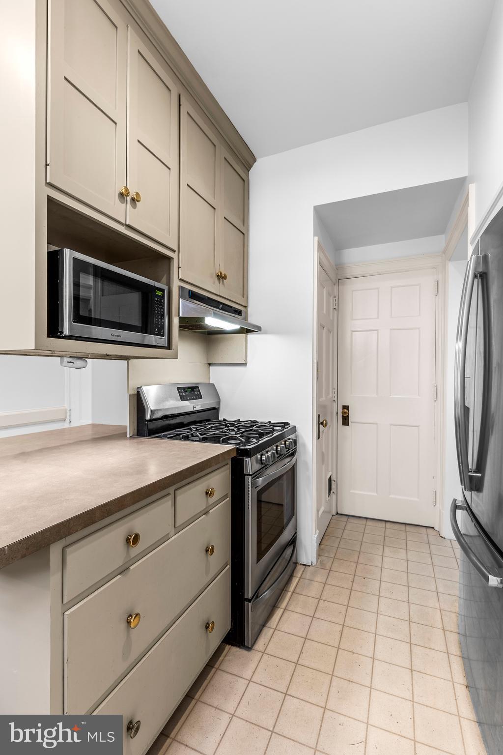 SCHOOL LANE HILLS - Residential