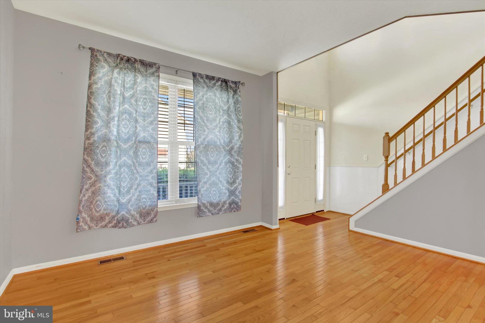 ROSELAWN - Residential