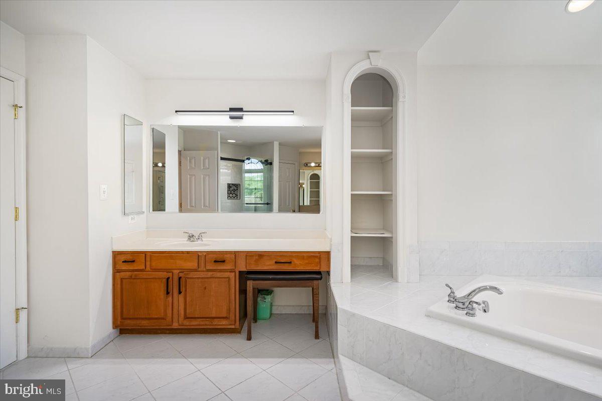 BRIARCLIFF MANOR - Residential