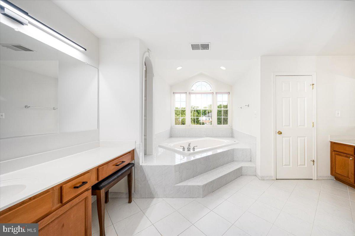 BRIARCLIFF MANOR - Residential