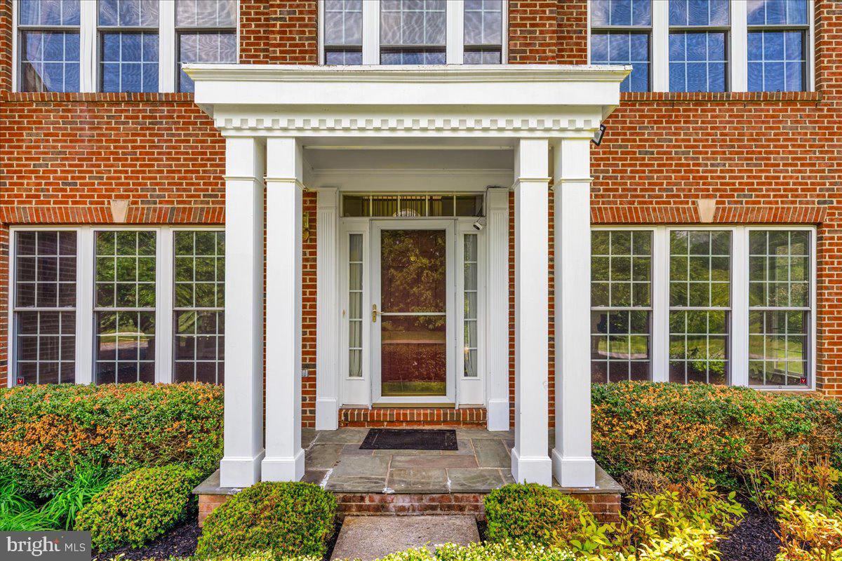 BRIARCLIFF MANOR - Residential