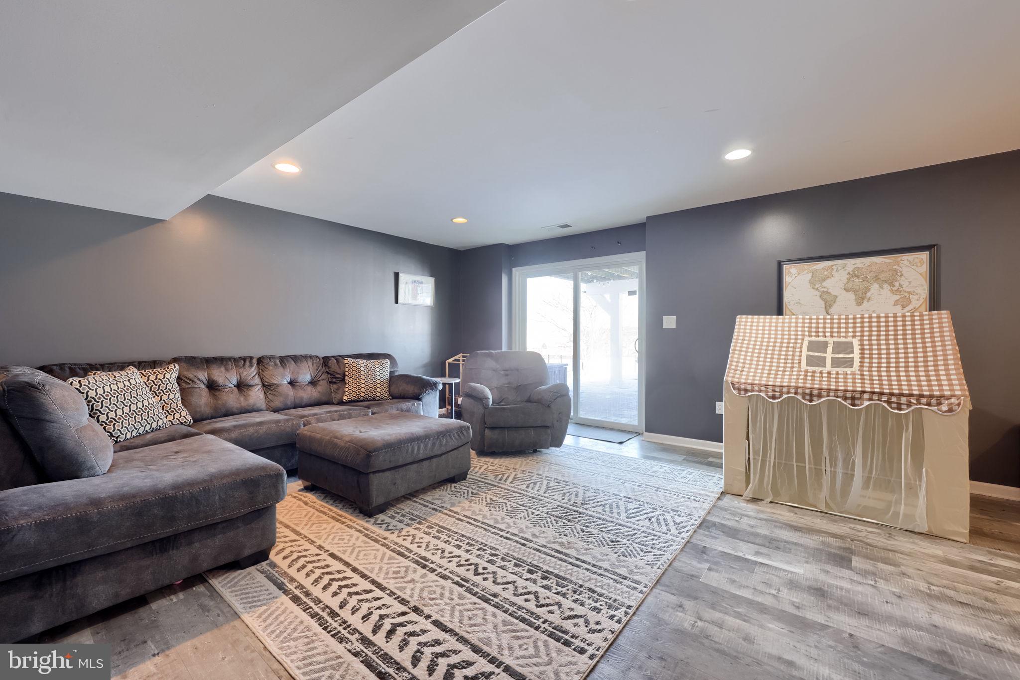 LOGANS RESERVE - Residential