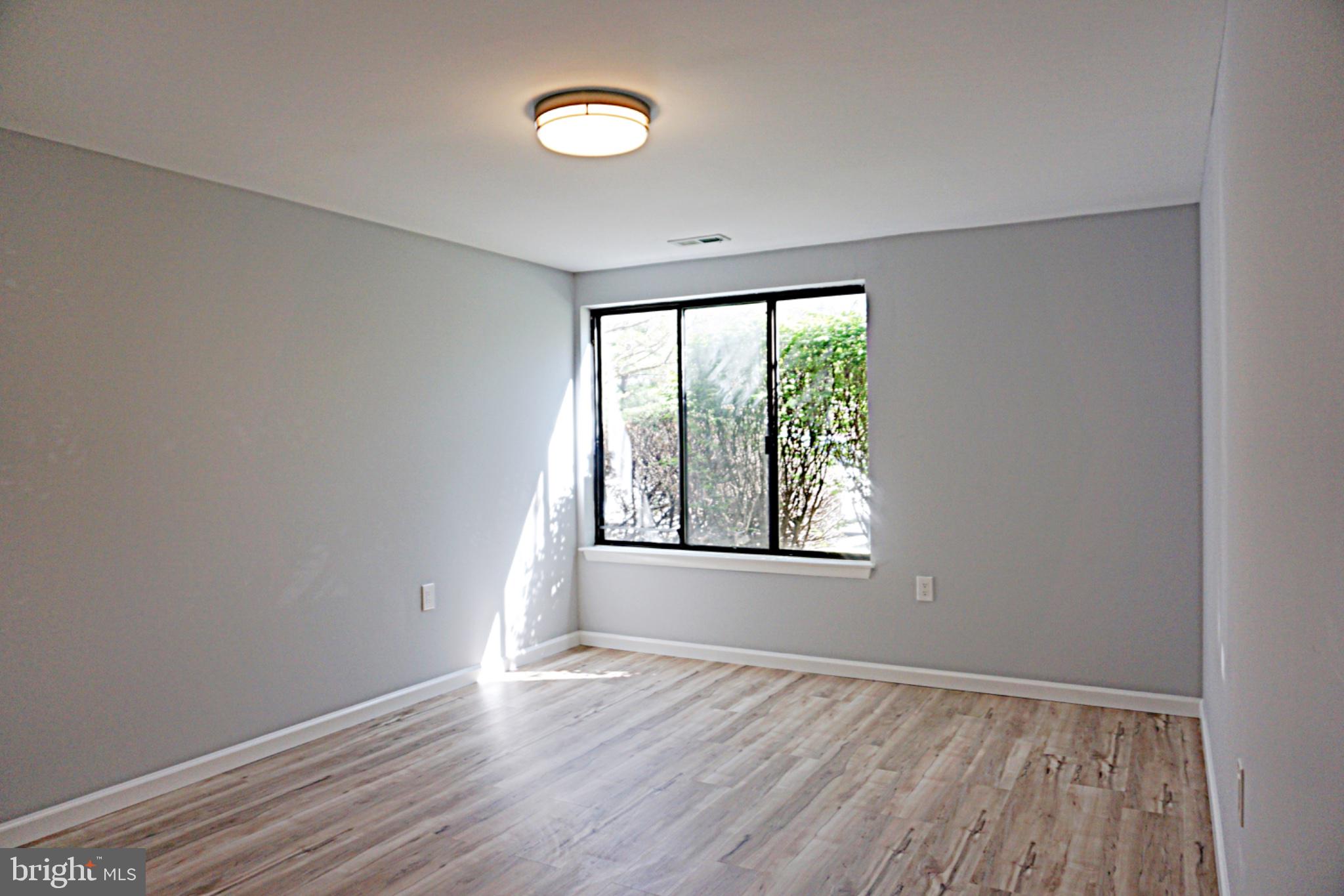 FARMINGDALE - Residential