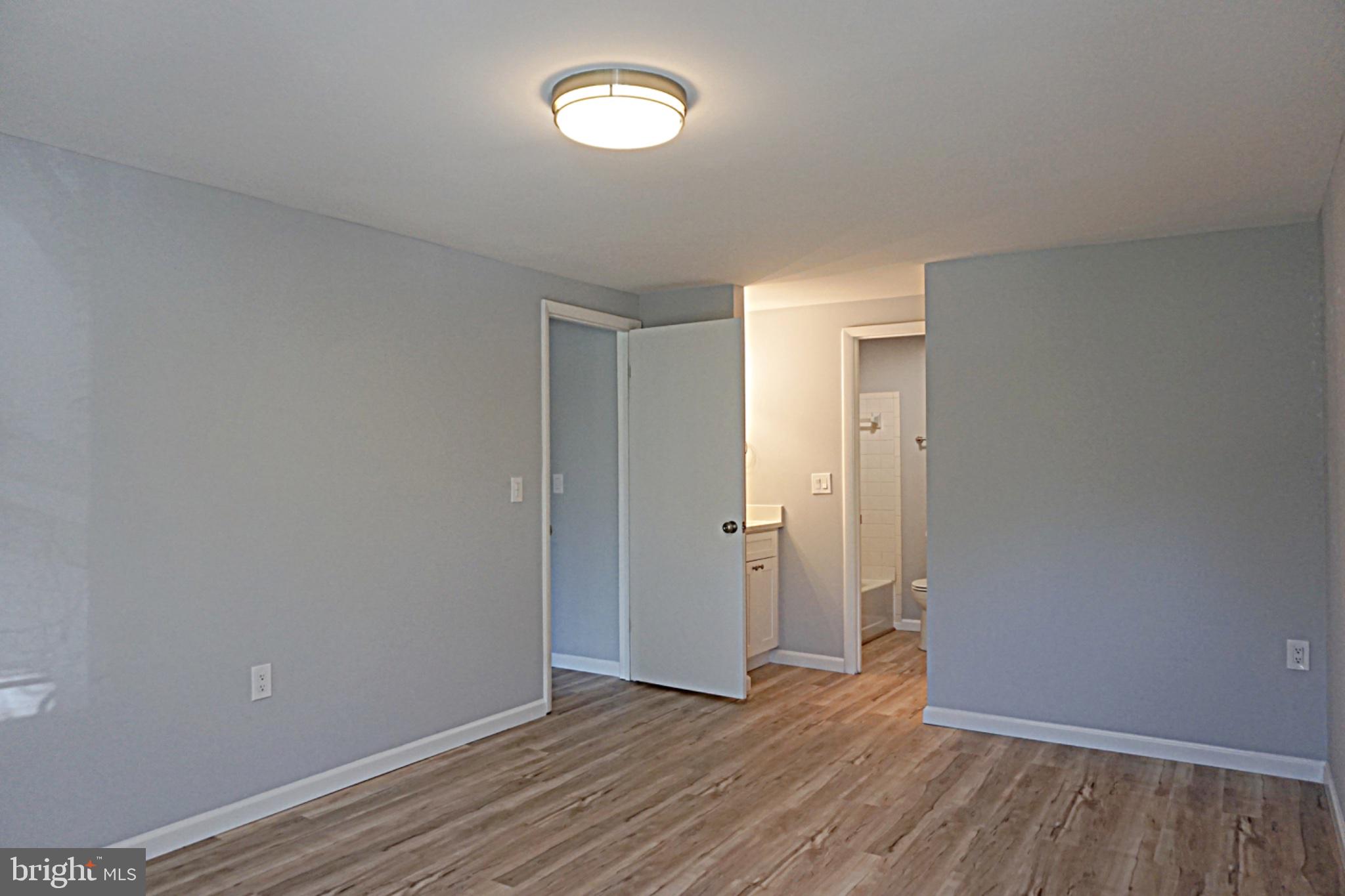 FARMINGDALE - Residential