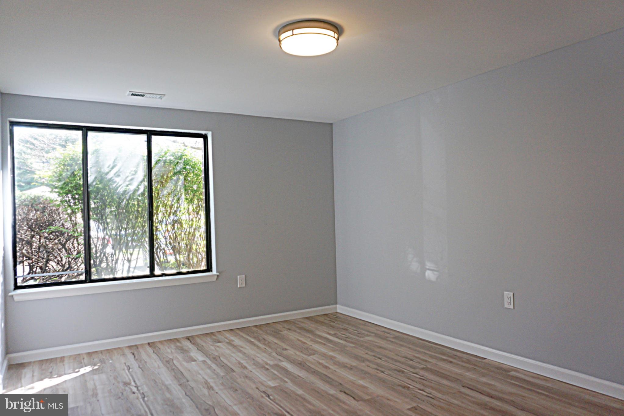 FARMINGDALE - Residential