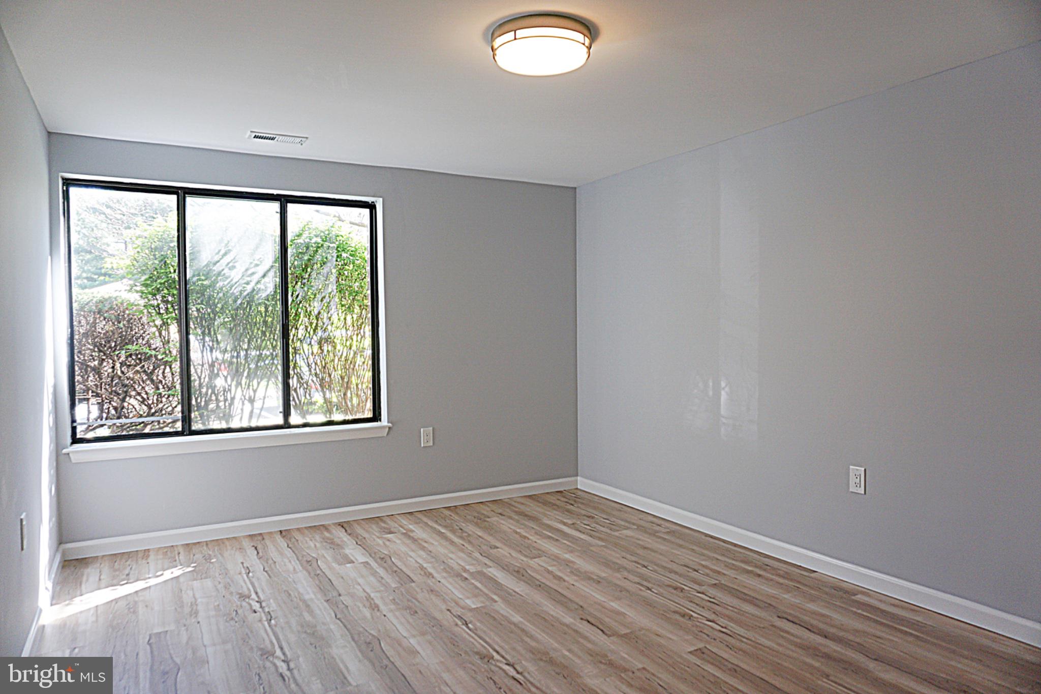 FARMINGDALE - Residential