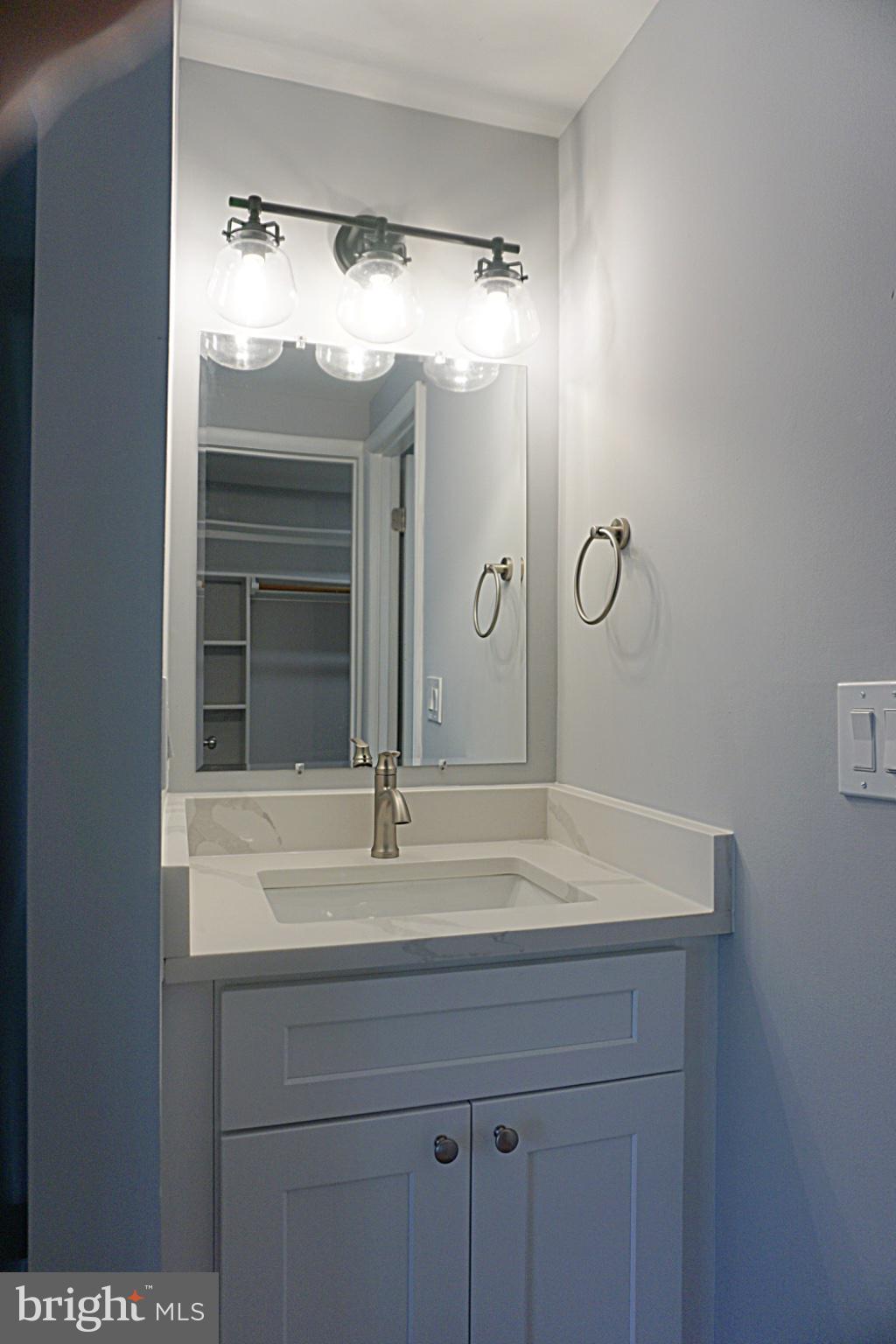 FARMINGDALE - Residential