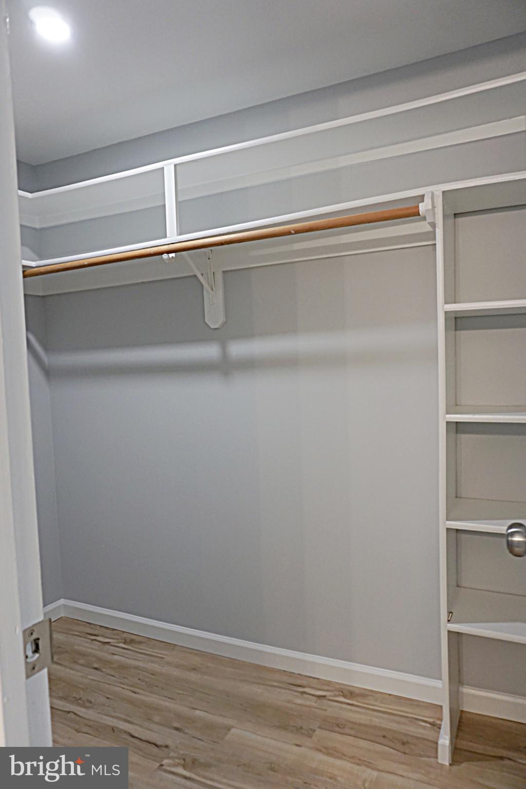 FARMINGDALE - Residential