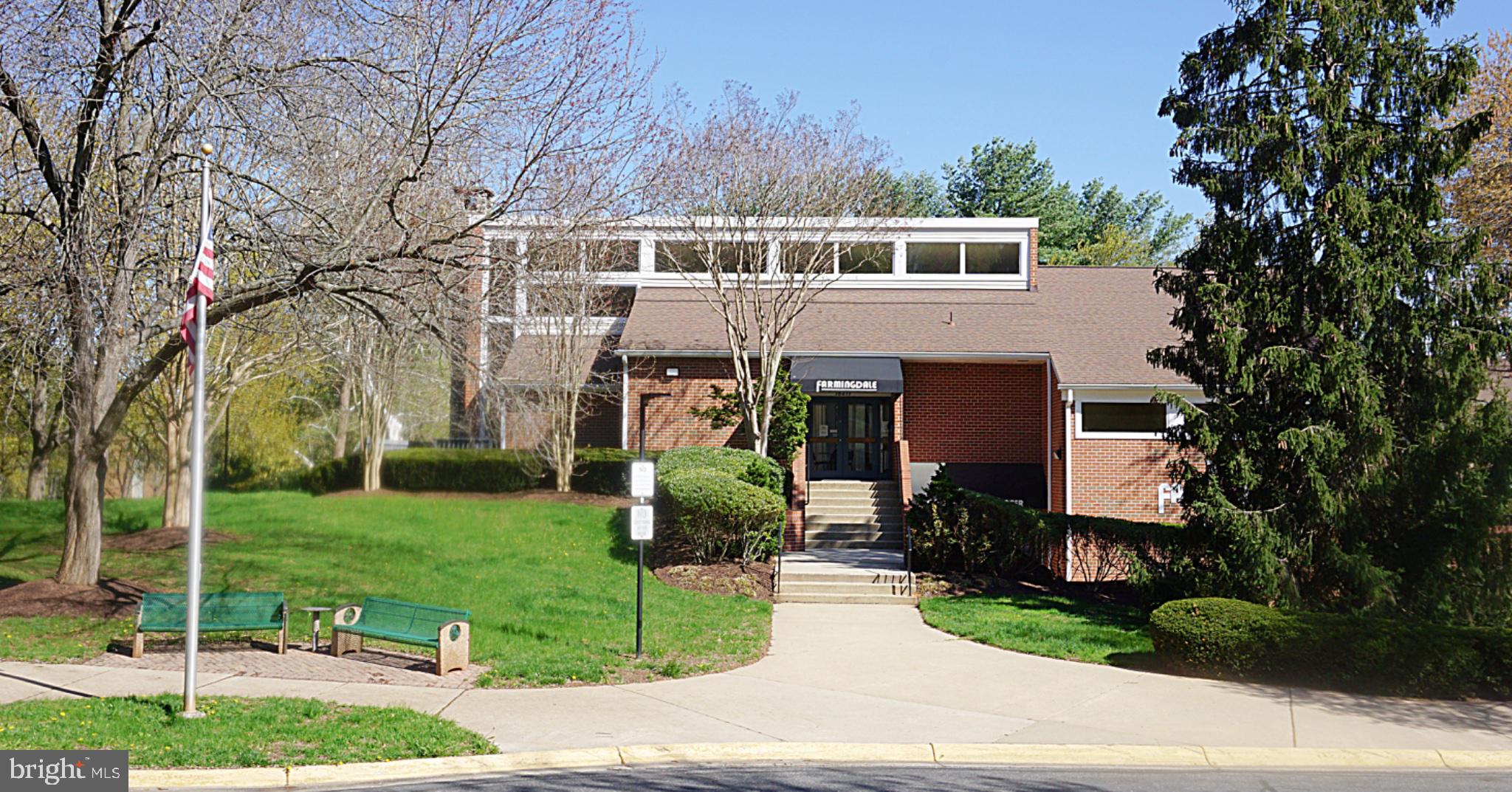 FARMINGDALE - Residential