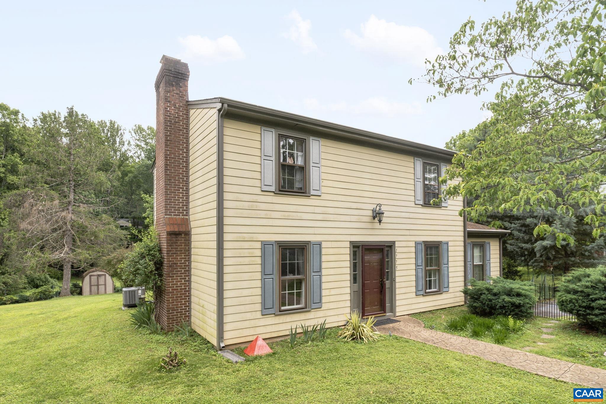 1775 EASY LN