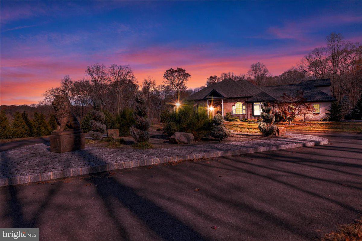2880 CHESTNUT HILL ROAD