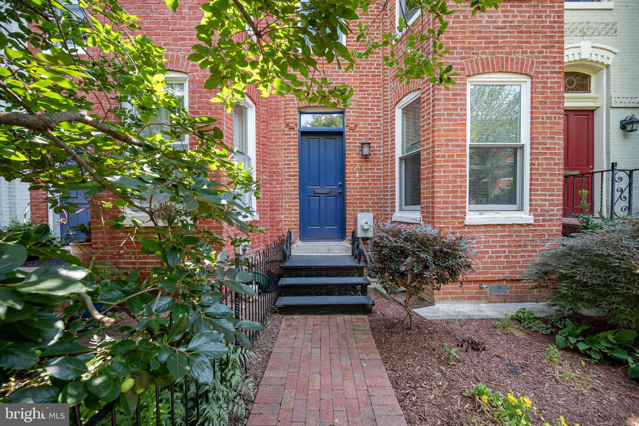 21 7TH STREET NE