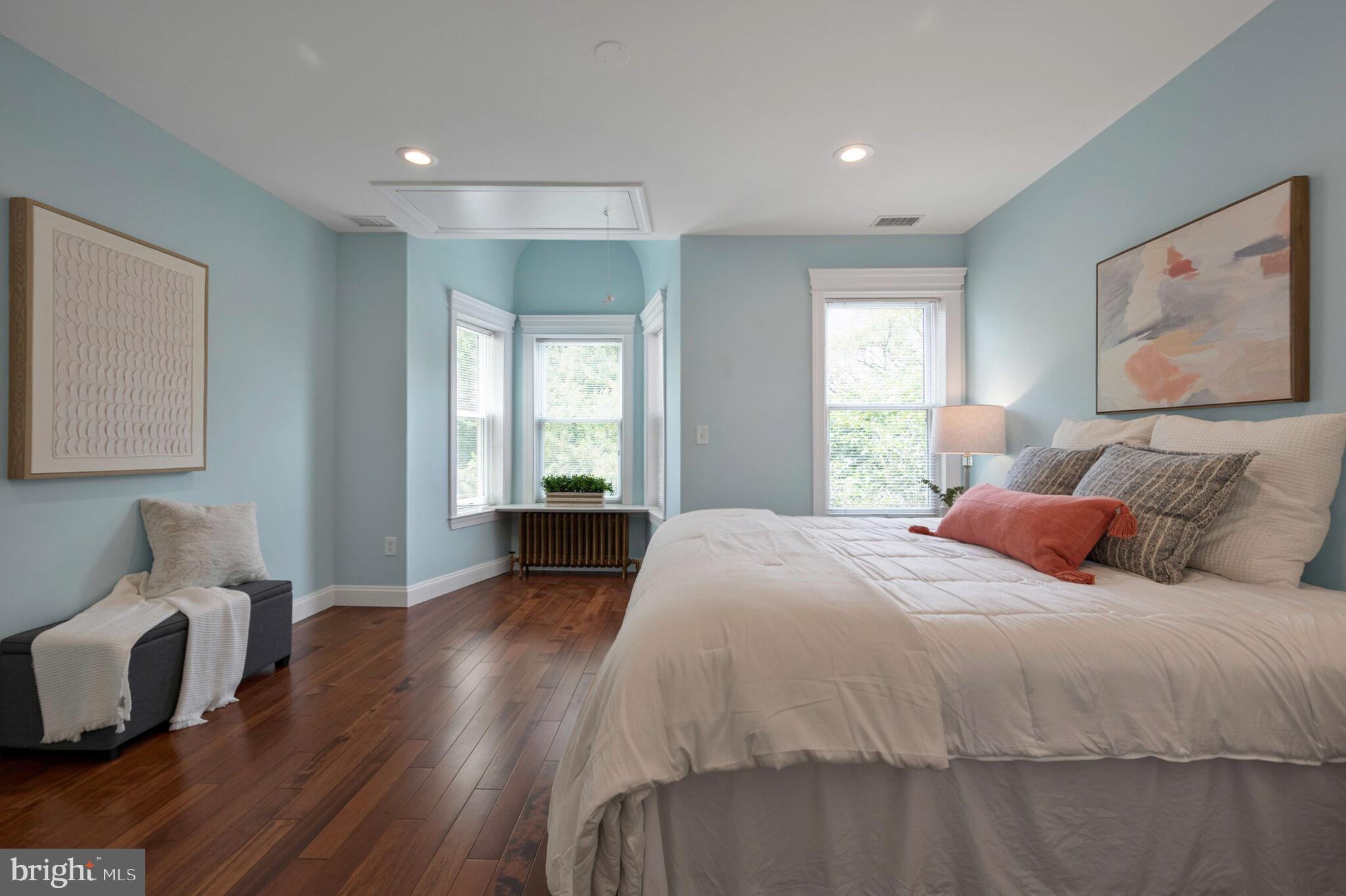 21 7TH STREET NE