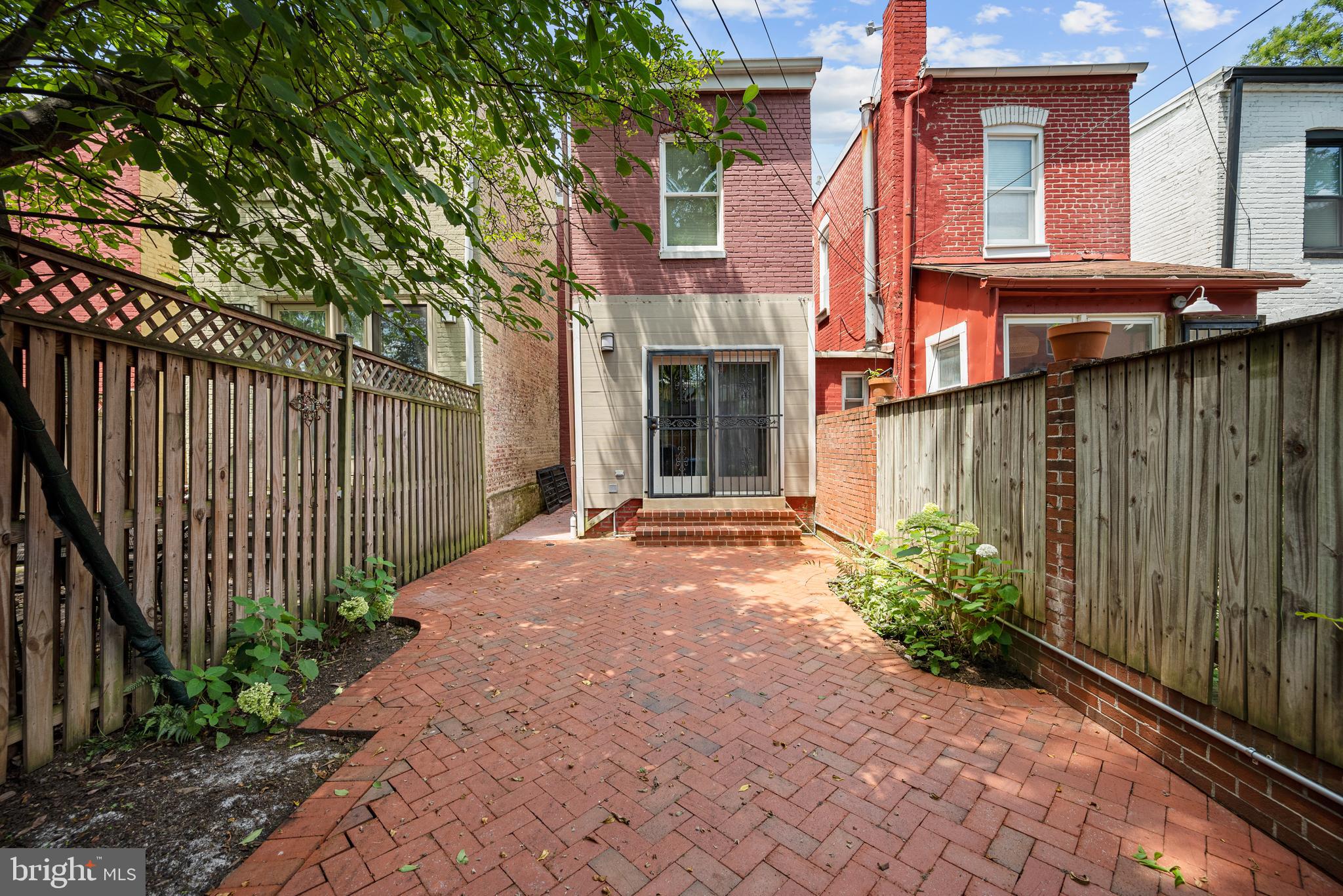 21 7TH STREET NE