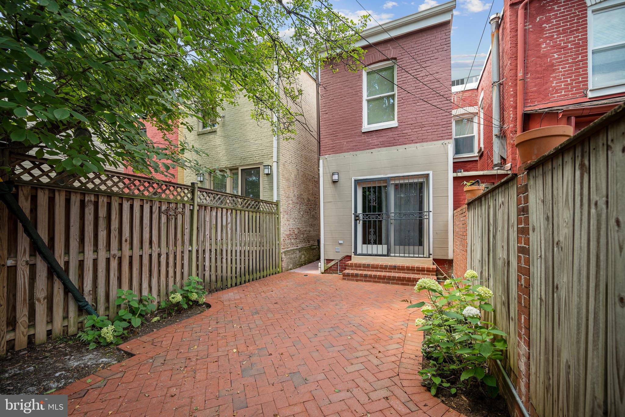 21 7TH STREET NE
