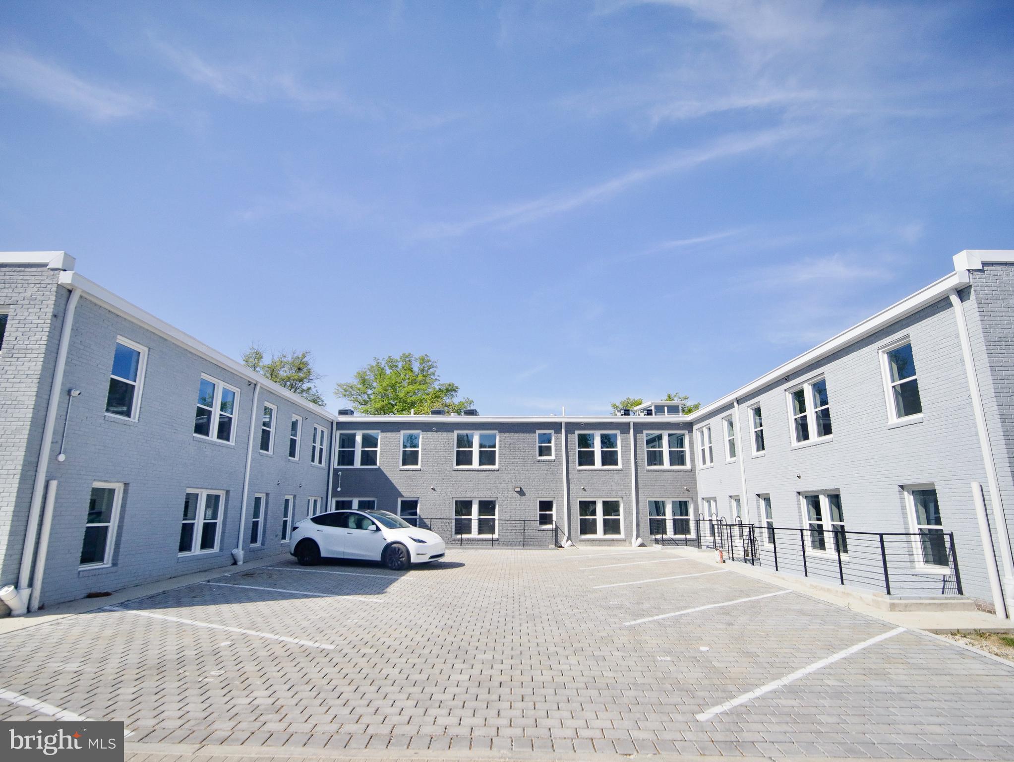 PETWORTH - Residential Lease