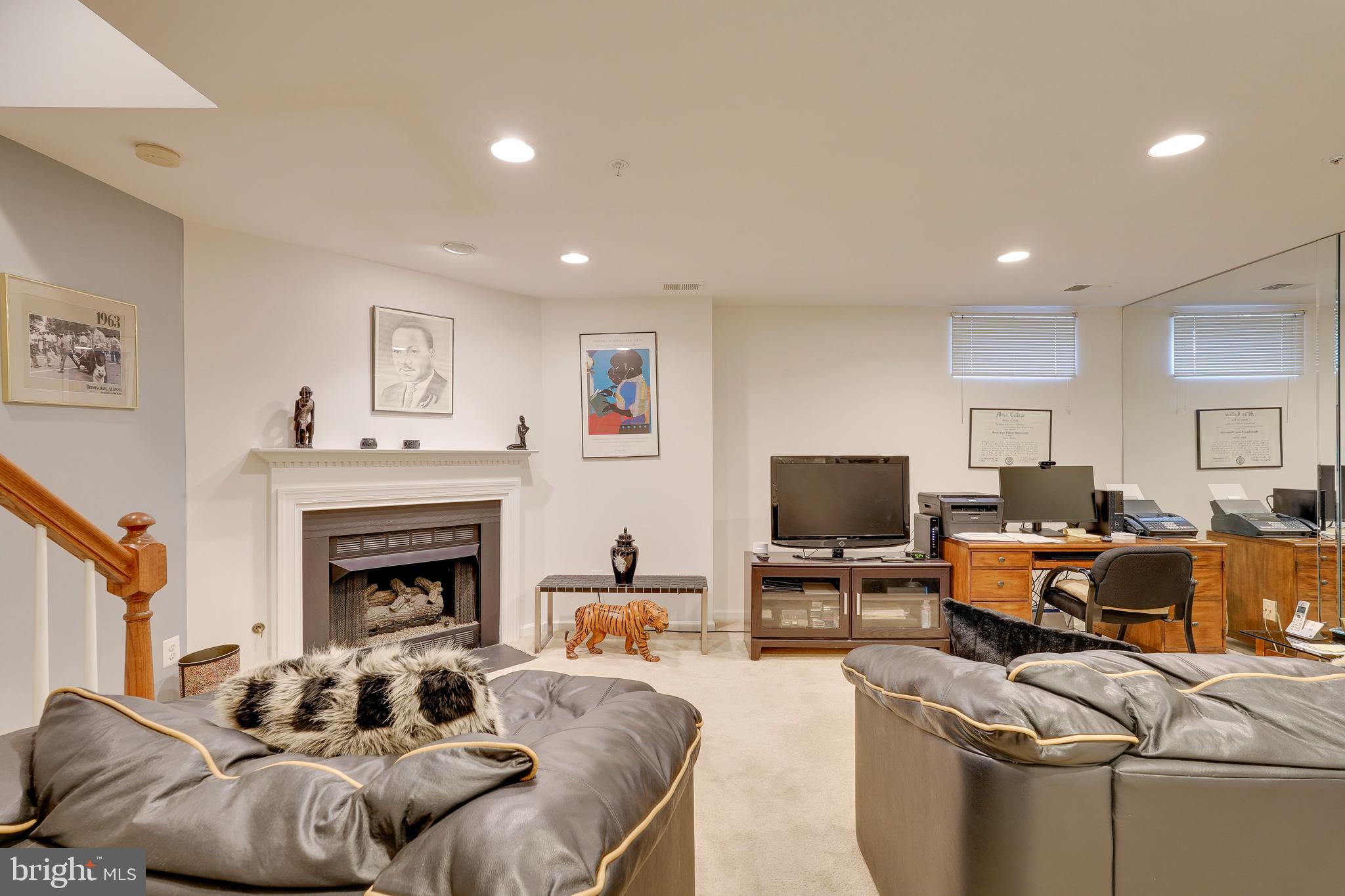 COURTHOUSE HILL - Residential