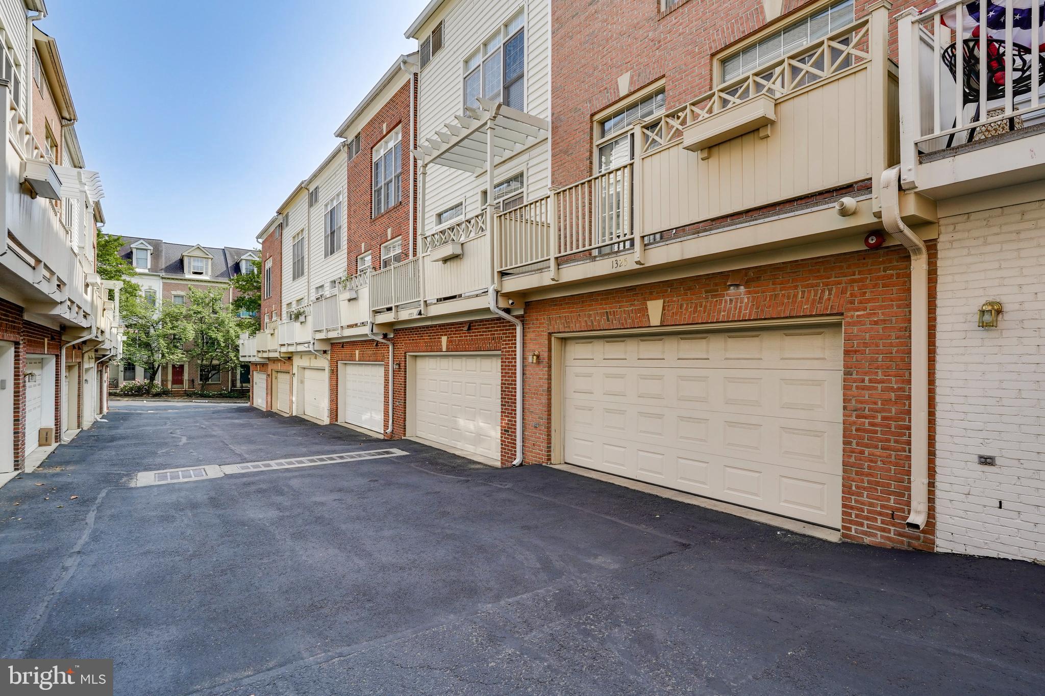 COURTHOUSE HILL - Residential