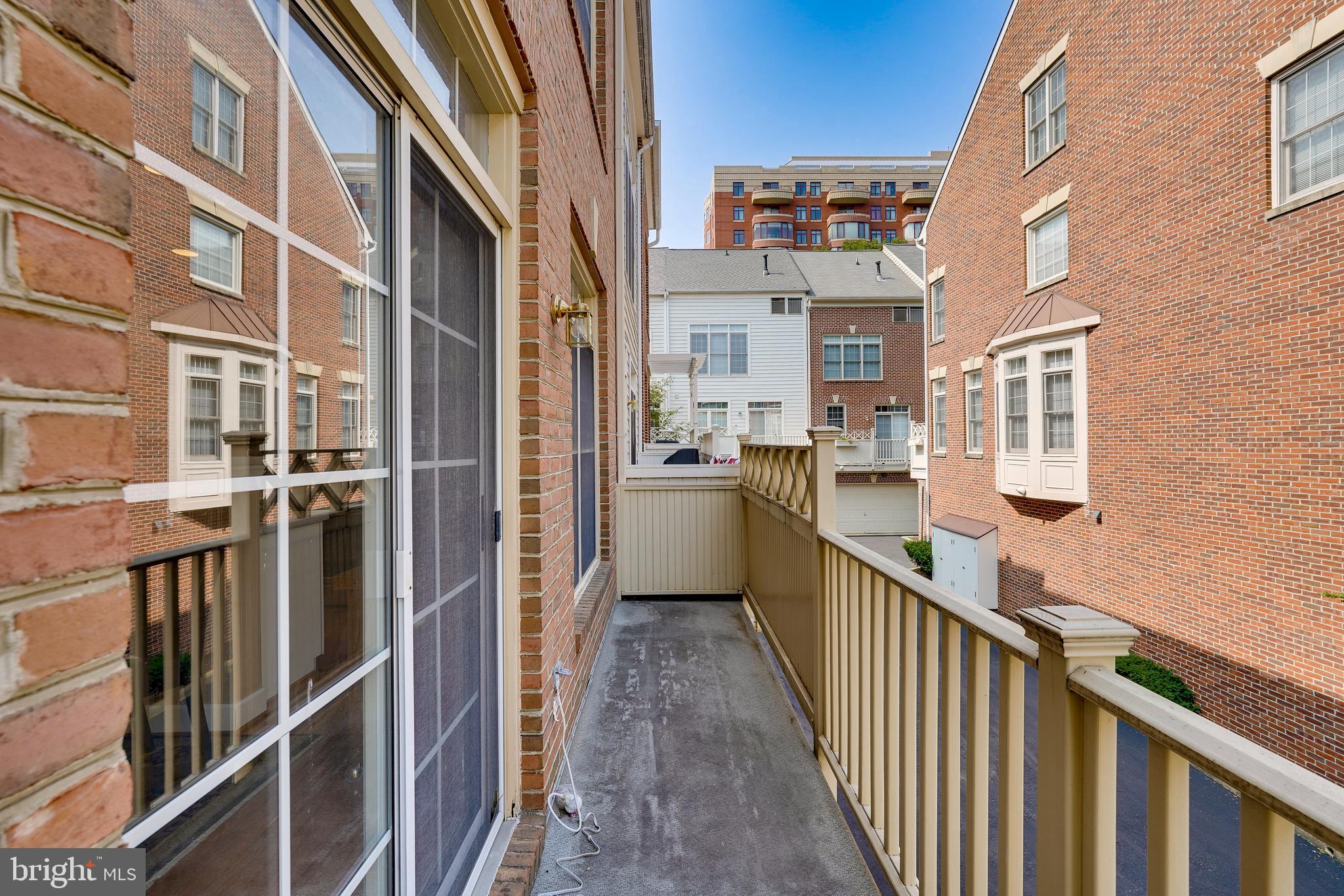 COURTHOUSE HILL - Residential