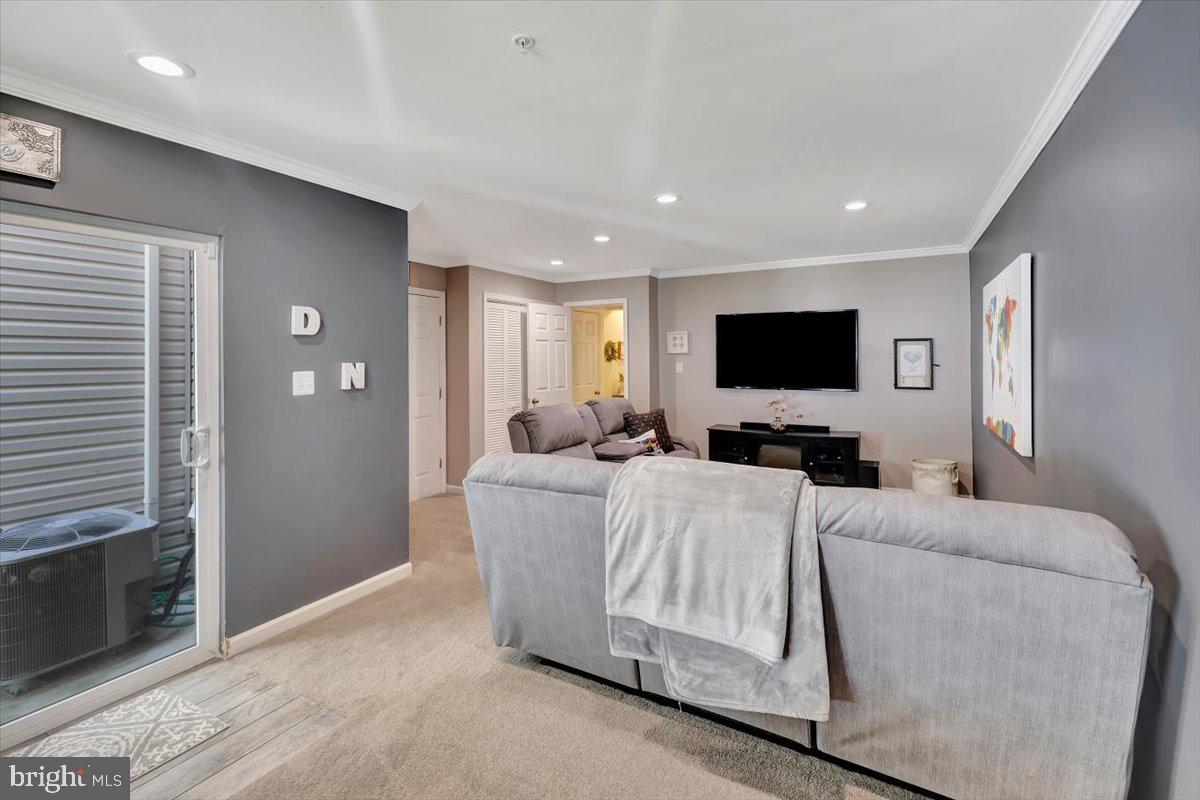 HOLLY WOODS - Residential