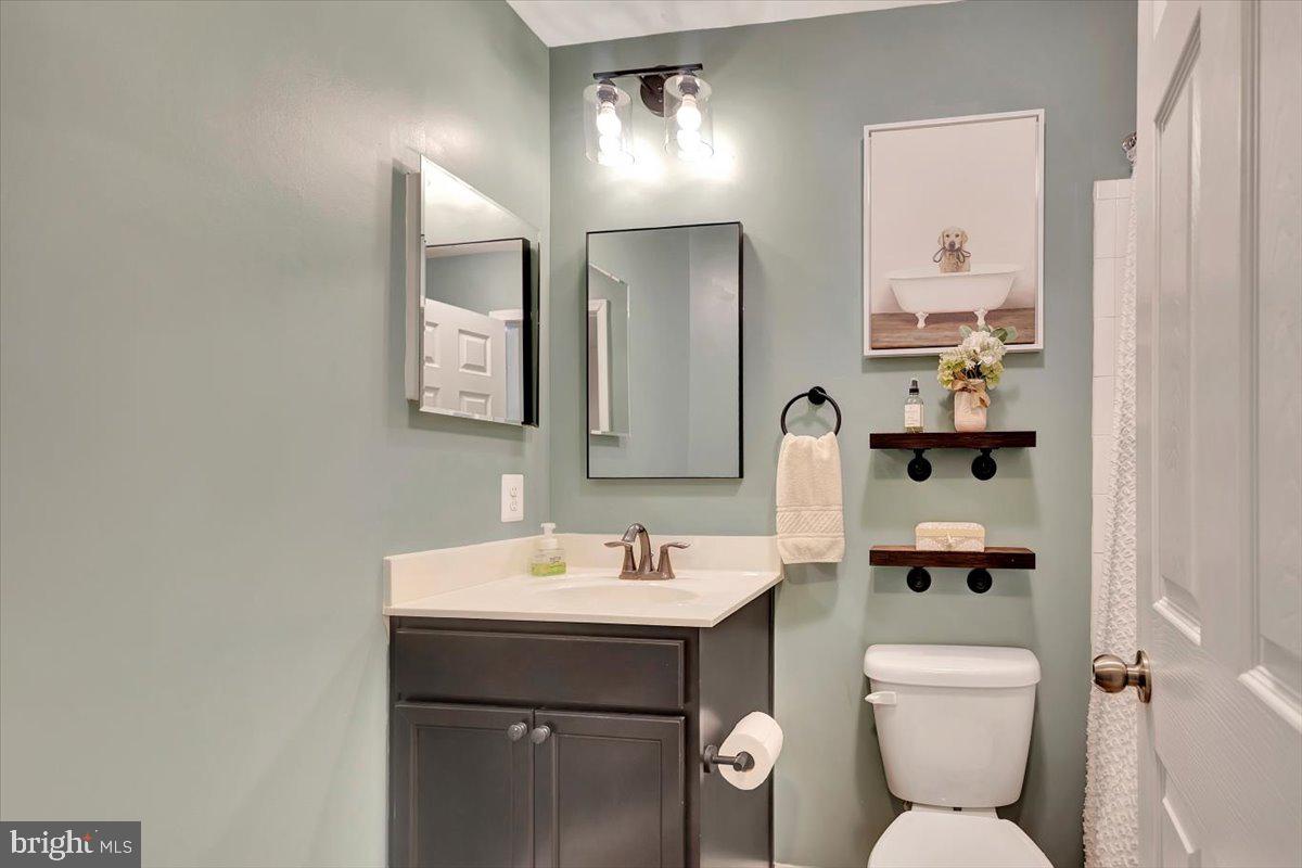 HOLLY WOODS - Residential