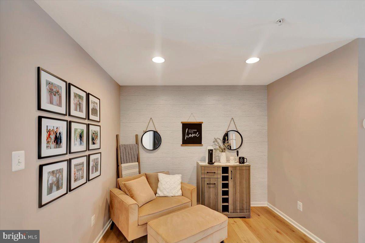 HOLLY WOODS - Residential