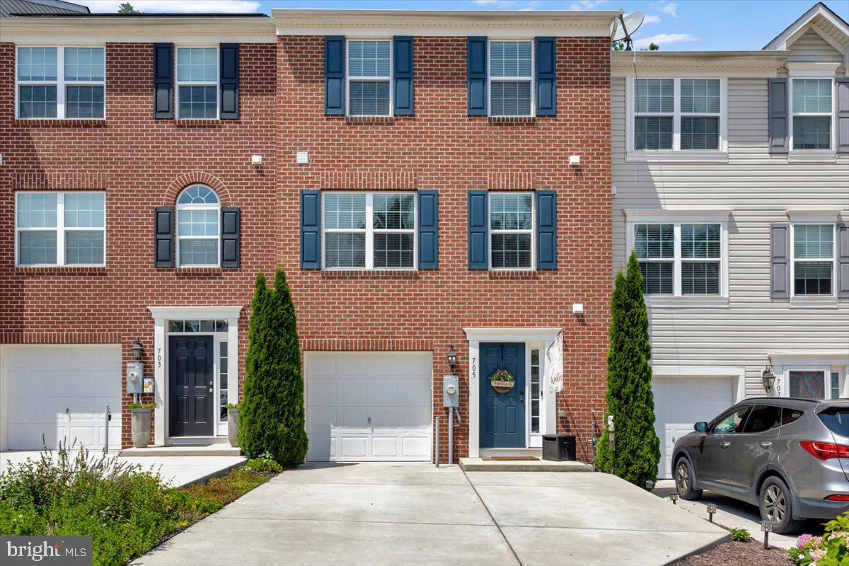 HOLLY WOODS - Residential