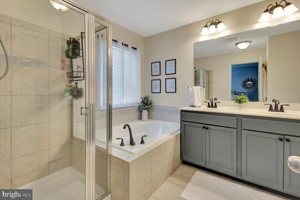 HOLLY WOODS - Residential