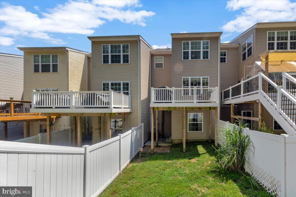 HOLLY WOODS - Residential