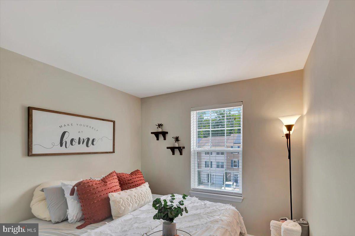 HOLLY WOODS - Residential