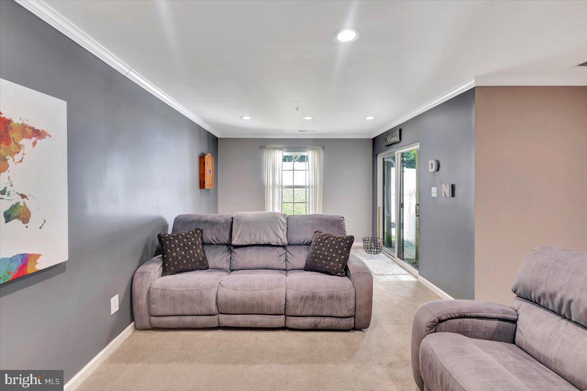 HOLLY WOODS - Residential