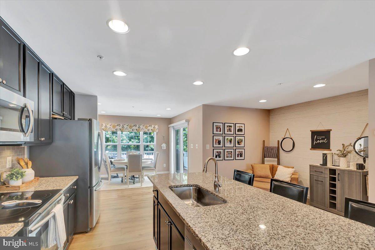 HOLLY WOODS - Residential