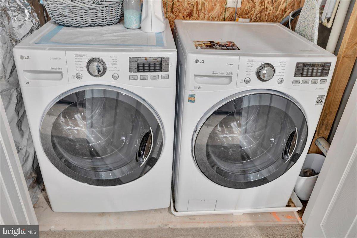 HOLLY WOODS - Residential