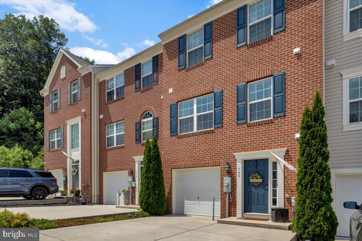 HOLLY WOODS - Residential