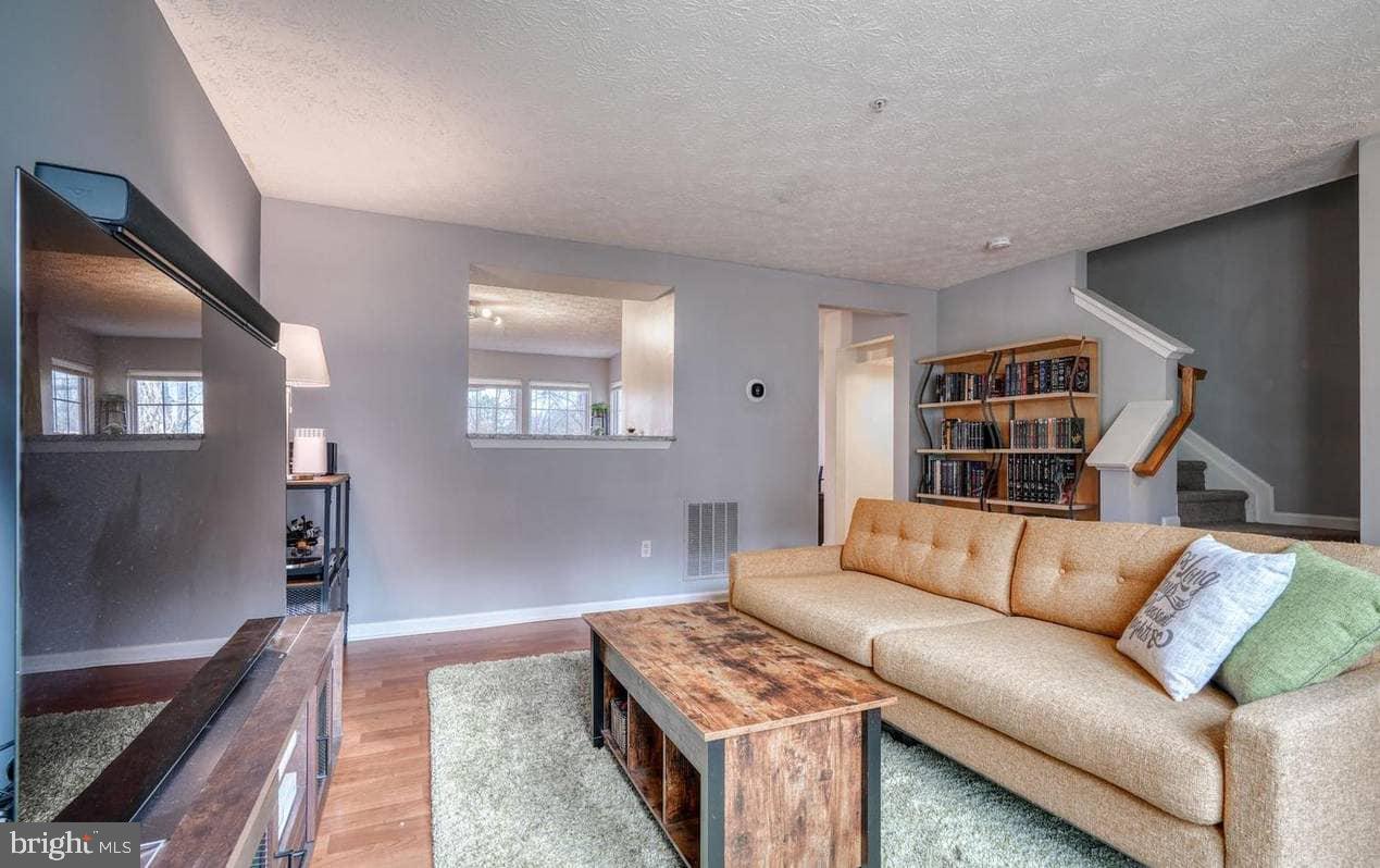 SUMMER WOODS - Residential Lease