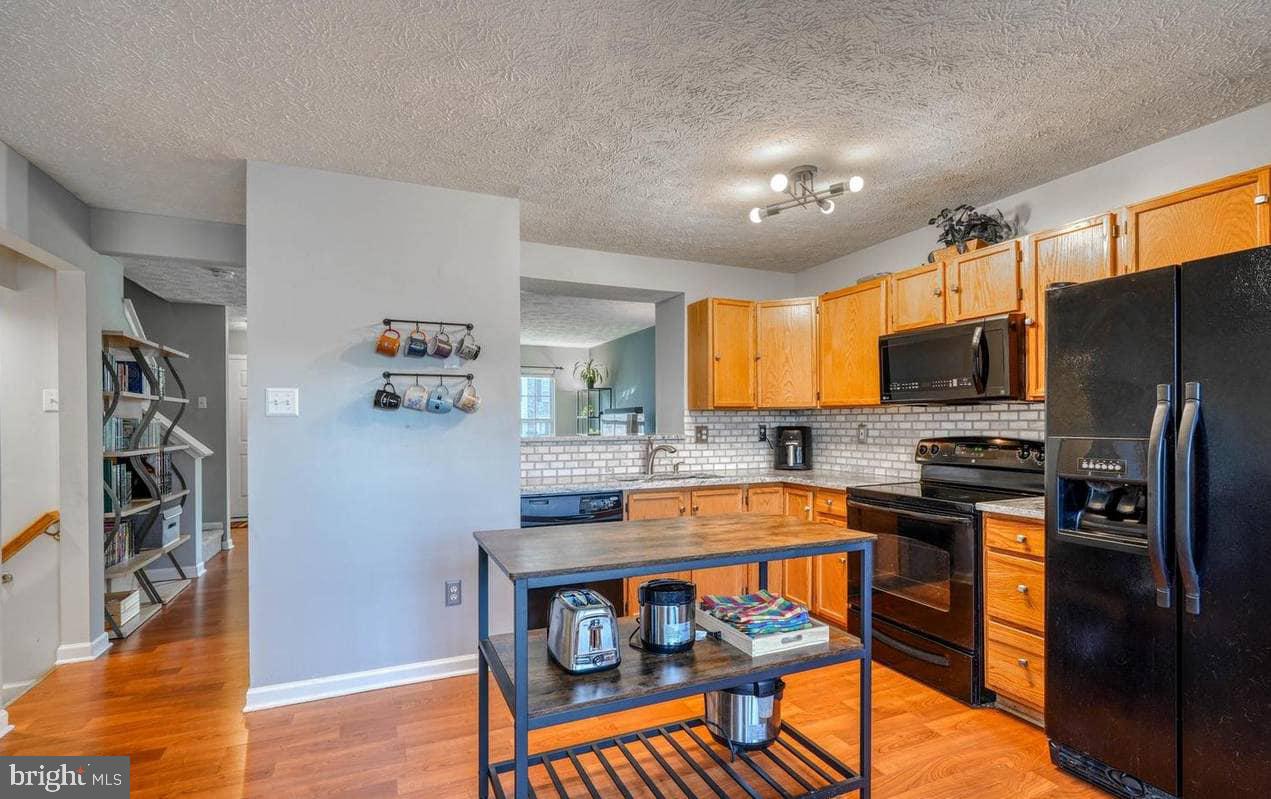 SUMMER WOODS - Residential Lease