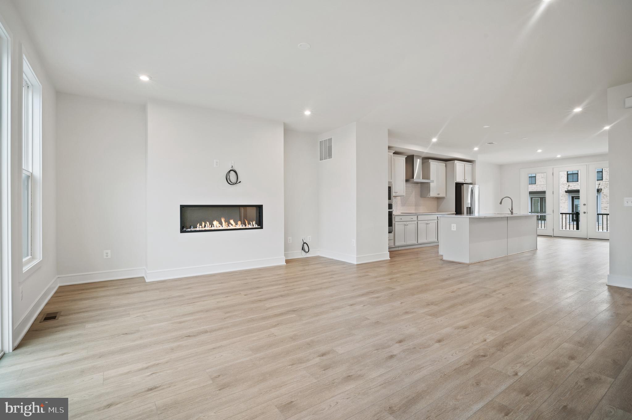 BROADLANDS STATION - Residential Lease